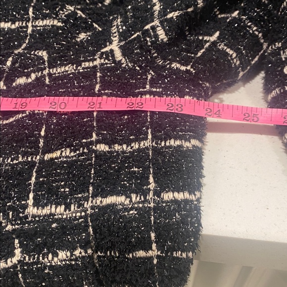 Elegant Black Tweed blazer with pearls Accents - Picture 12 of 13